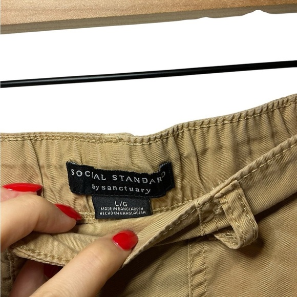 Sanctuary Tan Casual Shorts - Picture 4 of 4